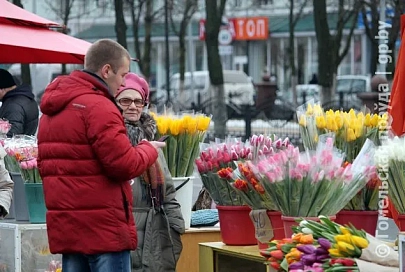 Близится 8 Марта. В налоговой напомнили о правилах реализации цветов 