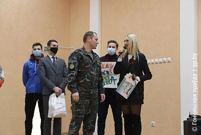 Активисты БРСМ и “Патриоты Беларуси” поздравили сотрудников отряда милиции особого назначения с праздником