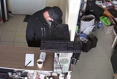 В Гомеле устанавливают личность мужчины, проникшего в офисное помещение