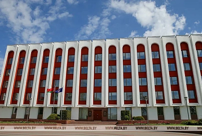 В МИД Беларуси поддерживают устремления американского народа к лучшему будущему и восхищаются мужеством и решительностью американских героев, включая Ассанджа и Сноудена