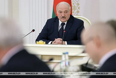 Лукашенко собрал совещание по вопросам перераспределения полномочий между органами власти