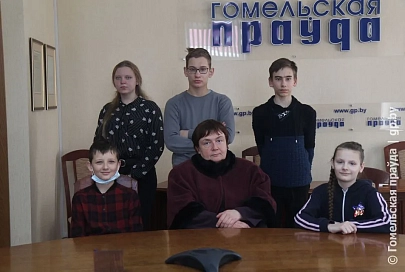 Ребята из объединения по интересам "Золотое перо" Центра творчества детей и молодежи Новобелицкого района побывали на редакционной кухне "Гомельскай праўды"