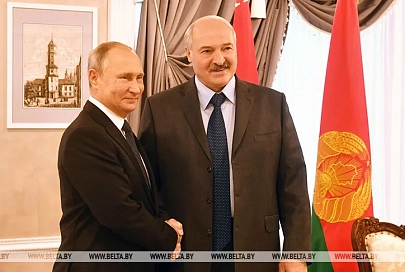 Лукашенко поздравил Путина с Днем единения народов Беларуси и России