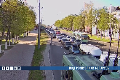 В Гомеле водитель троллейбуса объехал "пробку" по встречной полосе