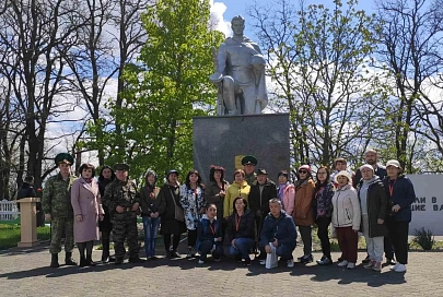 В Лоевском районе в преддверии Дня Победы побывала  делегация ветеранов и журналистов из Республики Саха (Якутия)