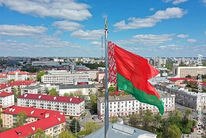  Возле областной Доски почета прошло мероприятие, посвященное Дню Государственного герба и Государственного флага Республики Беларусь 