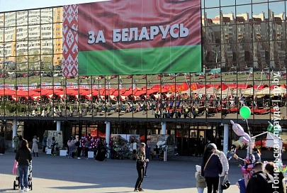 На площадке у Ледового дворца гомельчане праздновали 9 Мая