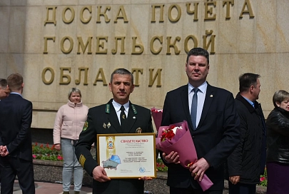Заготовка, реализация, экспорт, выручка – все на должном уровне. Гомельский опытный лесхоз занял заслуженное место на областной Доске почета