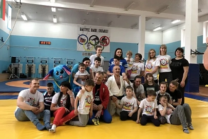 В Гомеле известные спортсмены провели мастер-классы для детей с расстройством аутистического спектра 