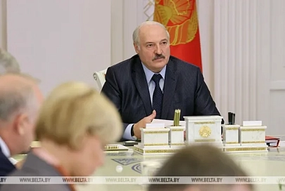 Лукашенко: при корректировке административных процедур важно не допустить бюрократии