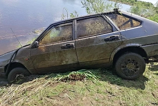 В Чечерске пропавшего мужчину нашли утонувшим в своем автомобиле