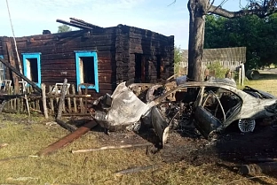 В Калинковичском районе авто врезалось в опору линии электропередачи - водитель и пассажир погибли