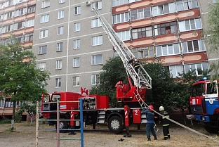 В Гомеле горела квартира. Работники МЧС спасли мужчину